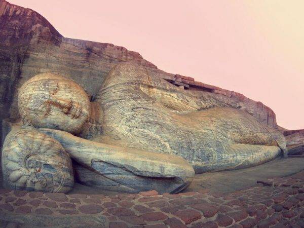 viaje sri lanka y maldivas - buda durmiendo