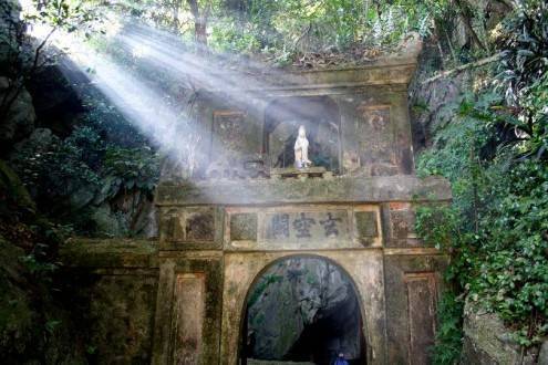 Que ver en Vietnam - Danang Puerta montañas