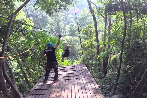 Tirolina para sobrevolar el Parque Nacional de Chonburi tirolina chonburi